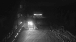 Parkoviště a hlavní vchod