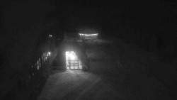 Parkoviště a hlavní vchod