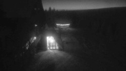 Parkoviště a hlavní vchod