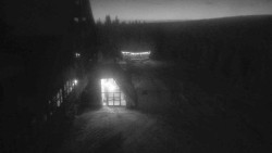 Parkoviště a hlavní vchod