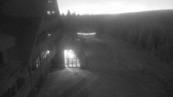 Parkoviště a hlavní vchod