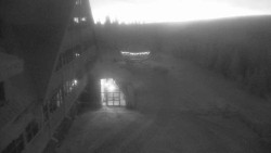 Parkoviště a hlavní vchod