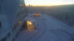 Parkoviště a hlavní vchod