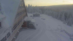 Parkoviště a hlavní vchod