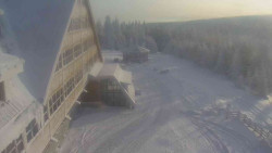 Parkoviště a hlavní vchod