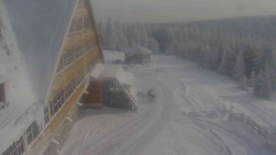 Parkoviště a hlavní vchod