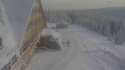 Parkoviště a hlavní vchod