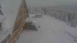 Parkoviště a hlavní vchod