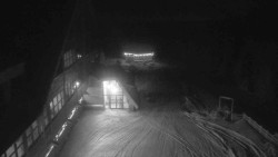 Parkoviště a hlavní vchod