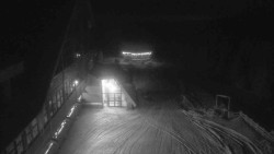 Parkoviště a hlavní vchod