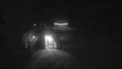 Parkoviště a hlavní vchod