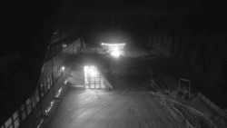 Parkoviště a hlavní vchod