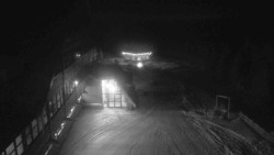 Parkoviště a hlavní vchod