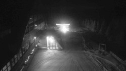 Parkoviště a hlavní vchod