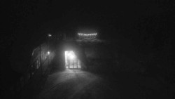 Parkoviště a hlavní vchod