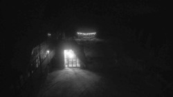 Parkoviště a hlavní vchod