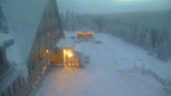 Parkoviště a hlavní vchod