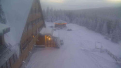 Parkoviště a hlavní vchod