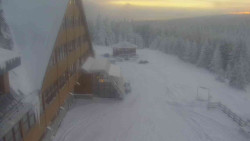 Parkoviště a hlavní vchod