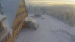 Parkoviště a hlavní vchod