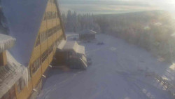 Parkoviště a hlavní vchod