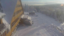 Parkoviště a hlavní vchod