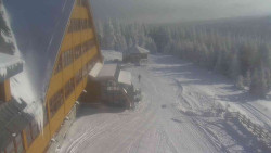 Parkoviště a hlavní vchod