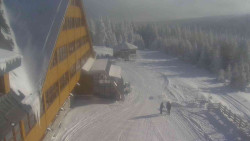 Parkoviště a hlavní vchod