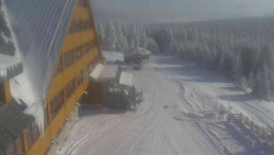 Parkoviště a hlavní vchod