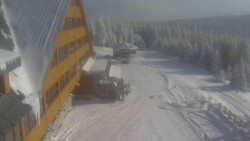 Parkoviště a hlavní vchod