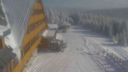 Parkoviště a hlavní vchod