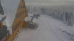 Parkoviště a hlavní vchod