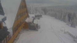 Parkoviště a hlavní vchod