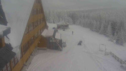 Parkoviště a hlavní vchod