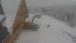 Parkoviště a hlavní vchod