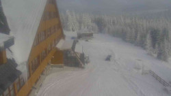 Parkoviště a hlavní vchod