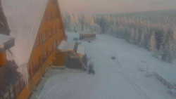 Parkoviště a hlavní vchod