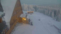 Parkoviště a hlavní vchod