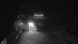 Parkoviště a hlavní vchod