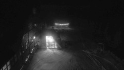 Parkoviště a hlavní vchod