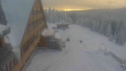 Parkoviště a hlavní vchod