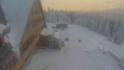 Parkoviště a hlavní vchod