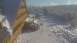 Parkoviště a hlavní vchod