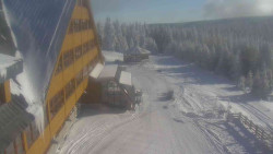 Parkoviště a hlavní vchod