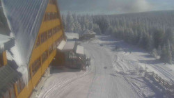 Parkoviště a hlavní vchod