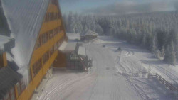 Parkoviště a hlavní vchod