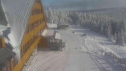 Parkoviště a hlavní vchod