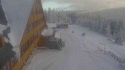 Parkoviště a hlavní vchod