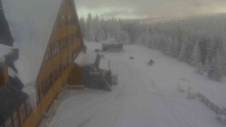 Parkoviště a hlavní vchod