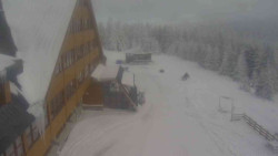 Parkoviště a hlavní vchod